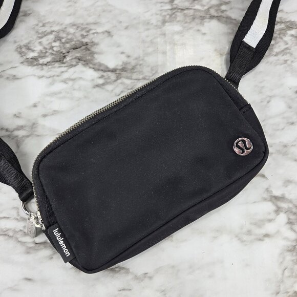 Lululemon Everywhere Crossbody Bag - Picture 3 of 5
